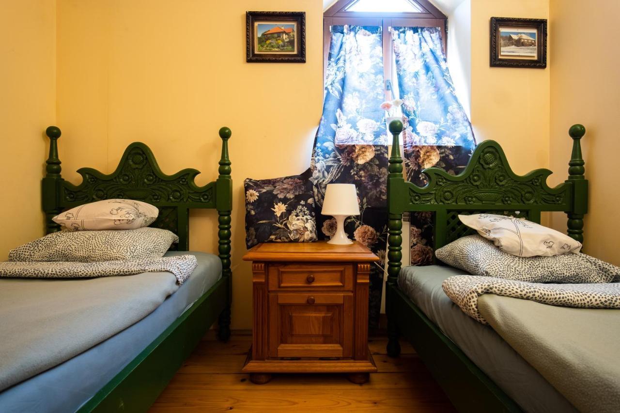 Modryna Ranczo Bed and Breakfast Krasiczyn Exteriör bild